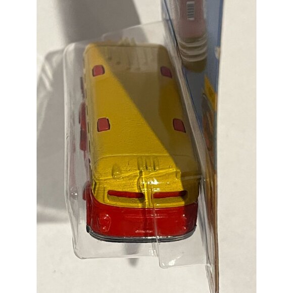 Hot Wheels Surfin' School Bus Extreme Sports 2021 4/5 Diecast Car 1:64 - Picture 9 of 9